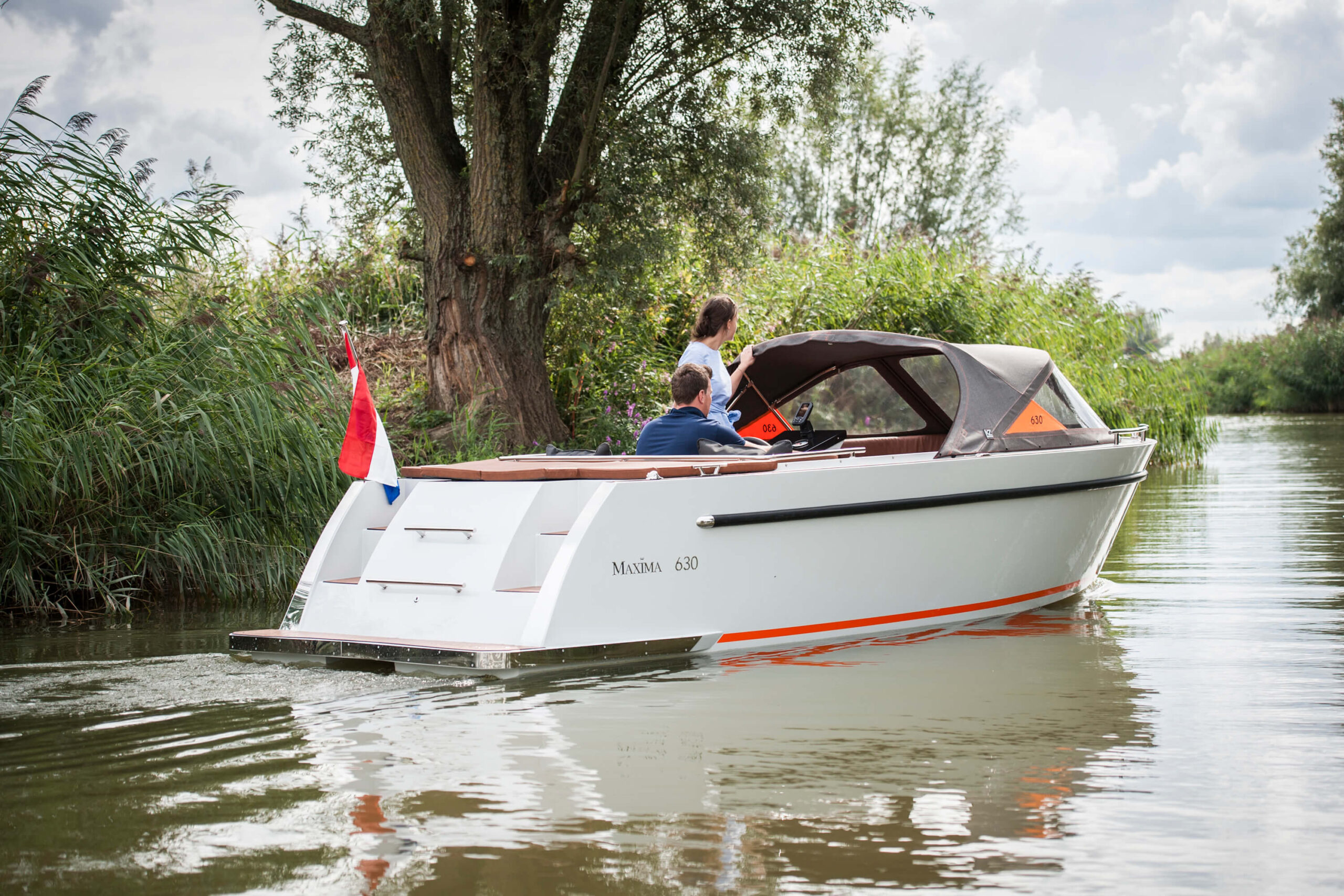 Primeur sloepen en tenders ontdek bij Van Dijk Watersport