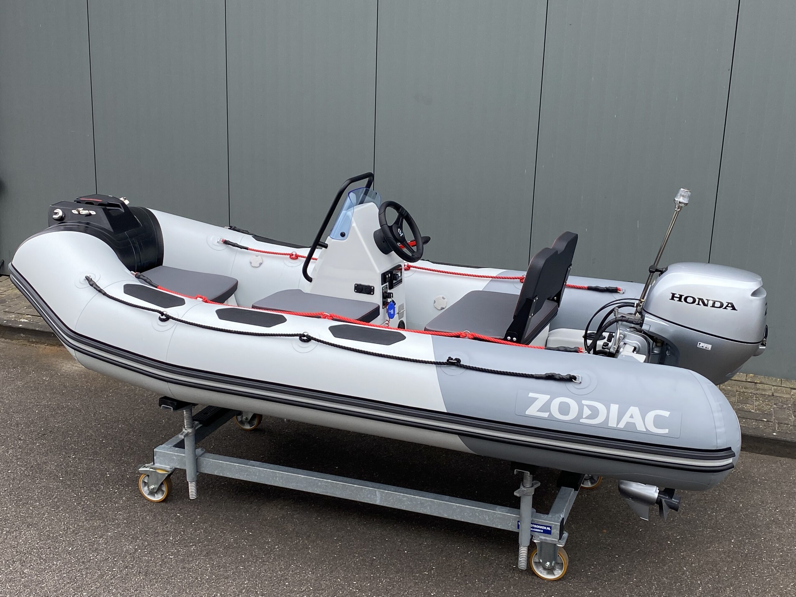 Zodiac Hypalon luxe rubberboot - Peek Watersport Centrum Amsterdam